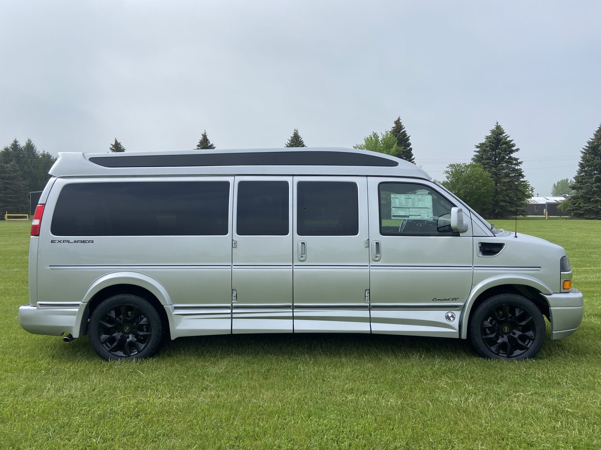 Chevy/GMC Silver Ice Metallic - Explorer Van