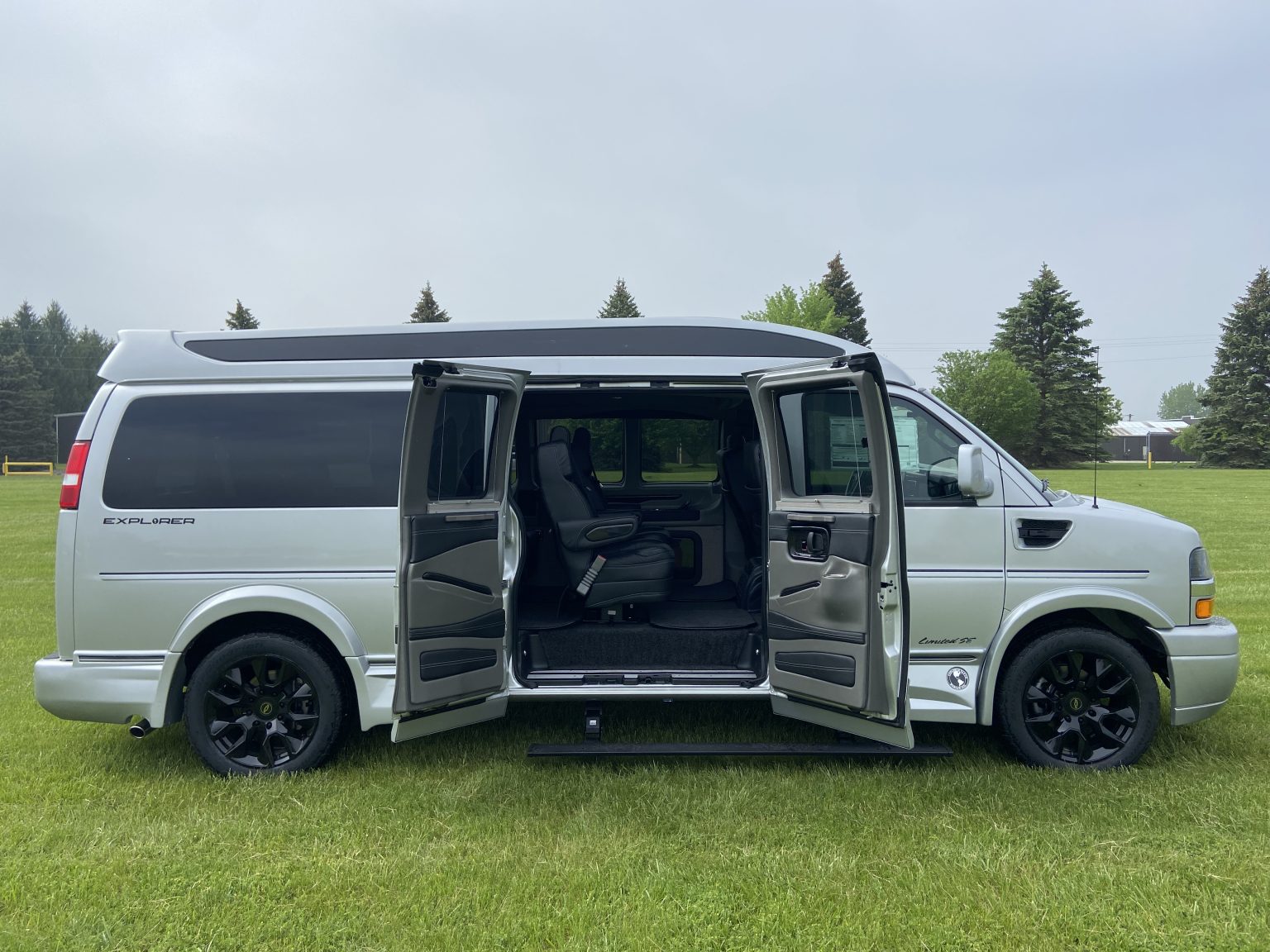 Chevy/GMC Silver Ice Metallic - Explorer Van